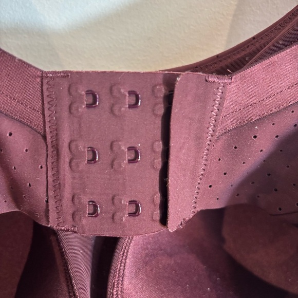 LULULEMON Sz 36D Padded Burgundy Sports Bra - Picture 6 of 9